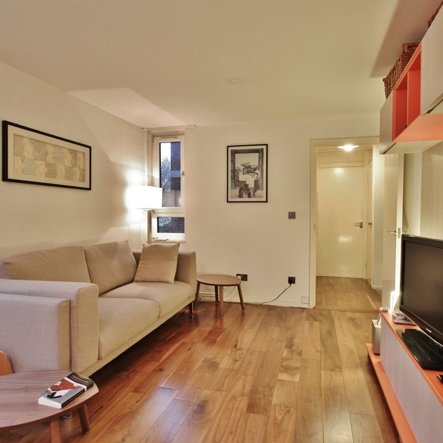 More Close, St Paul's Court, Hammersmith, London, W14 - Photo 1