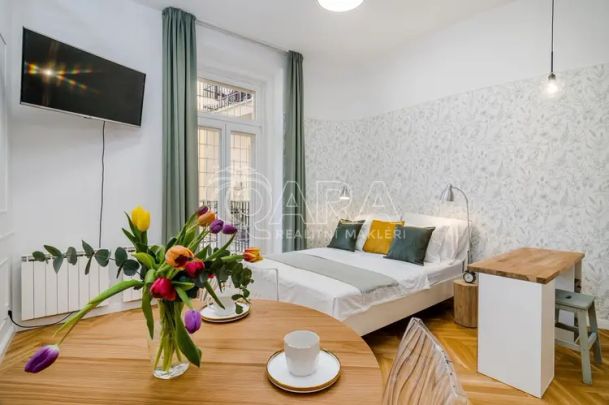 Zrekonstruovaný vybavený byt 1+kk, balkon, sklep, P7, Šimáčkova, Holešovice - Photo 1
