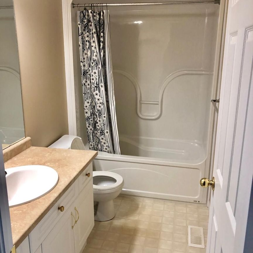 For Lease - 780 Fanshawe Park Road Unit# 40, London North, Ontario - Photo 1