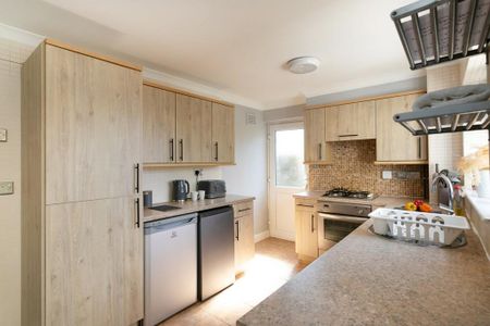 3 bedroom semi-detached house to rent - Photo 4