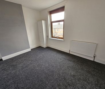 3 bed Terraced - To Let - Photo 3