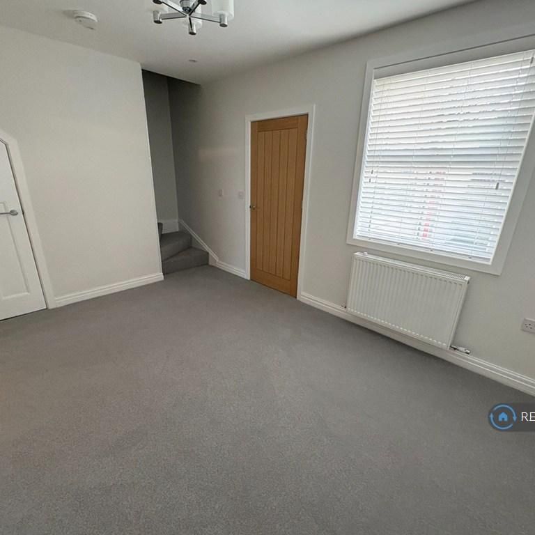 3 bedroom end of terrace house to rent - Photo 1