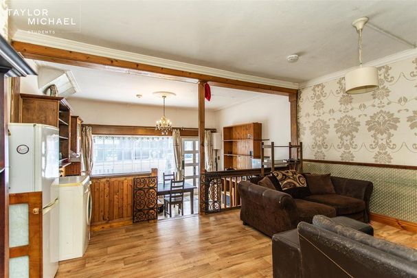 4 bedroom terraced house to rent - Photo 1