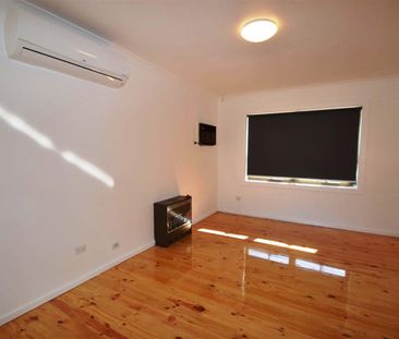 3 Bedroom home recently renovated - Photo 1