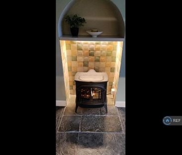 2 bedroom semi-detached house to rent - Photo 2