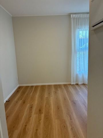 Cozy, modern living in Waterloo - Photo 2