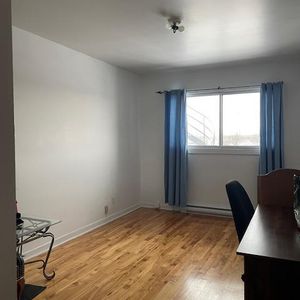 Magnifique grande appartement, 4 1/2, bien entretenue dans un quartier prisé d'Anjou - Photo 2