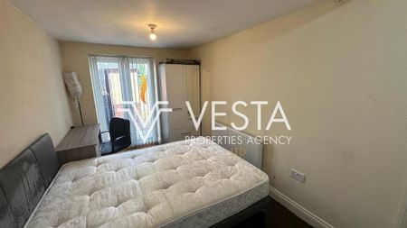 4 bedroom terraced house to rent - Photo 2