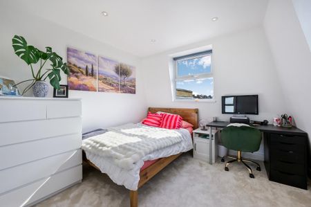 3 bedroom flat to rent - Photo 3