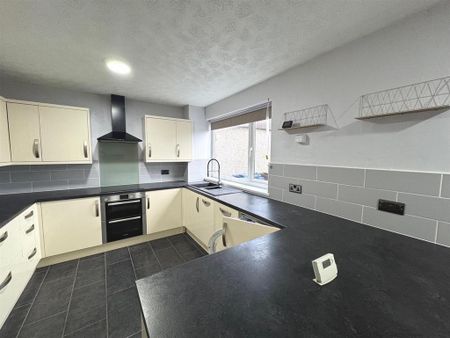 3 bedroom detached house to rent - Photo 3