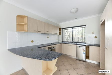 Spacious & Conveniently Located - Fully Air-Conditioned! - Photo 2