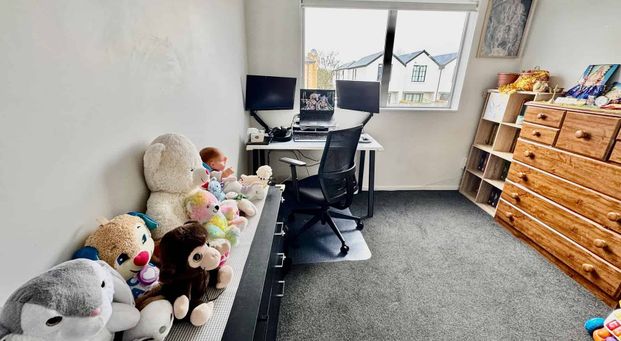 Stylish 2BR Apt in St Albans **Unfurnished** - Photo 1