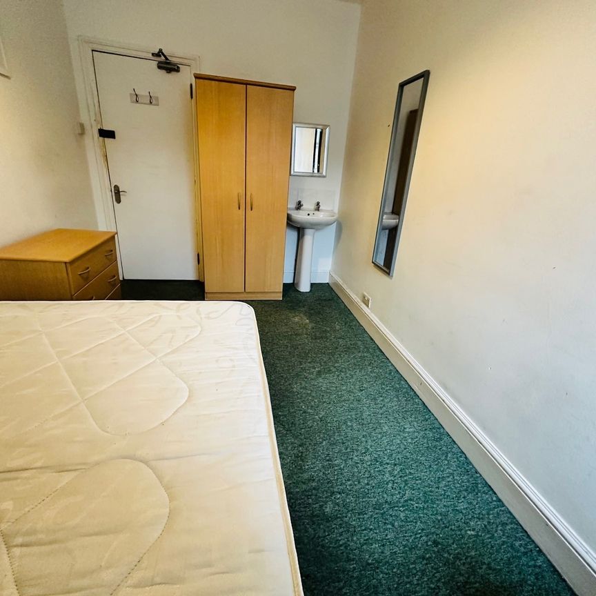 Poole Road, Poole, Branksome - Photo 1