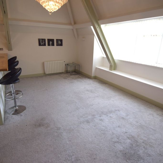 References Pending 3 Bed Apartment - Photo 1