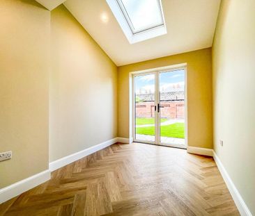 4 bedroom semi-detached house to rent - Photo 4