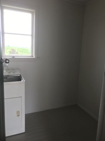 This home is need of a family, it has three bedrooms - one is of single size, open plan living, dining and kitchen, wooden floors throughout, bathroom with shower and toilet, separate laundry with a second toilet, double glazed, new coat of paint inside and out, and new curtains. - Photo 2