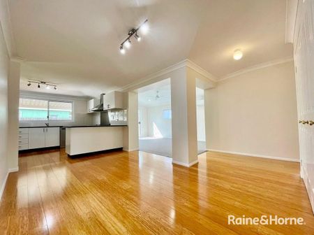 LARGE IMMACULANT HOME - Photo 3