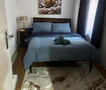 1 Bed Flat, London, E13 - Photo 2