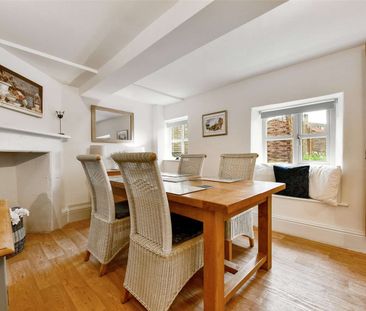 Beautifully presented two bedroom semi-detached cottage in the heart of Quenington. - Photo 3