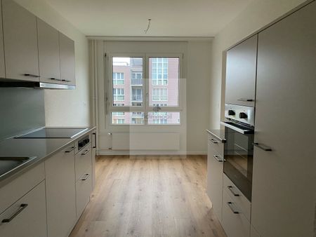 For rent, AVS/AI, 2.5 rooms renovated, Albert-Monard 4, La Chaux-de-Fond - Photo 4