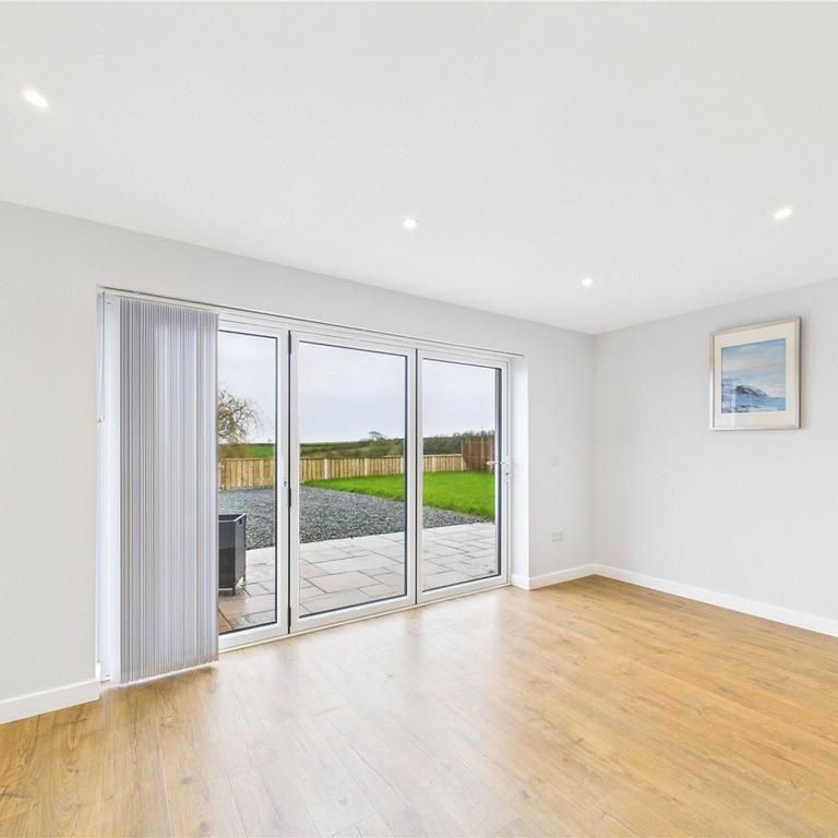 4 bedroom detached house to rent - Photo 1