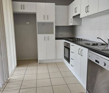 Freshly Renovated 2 Bedroom Duplex - Photo 2