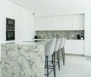 5 bedroom luxury Villa for rent in Benahavís, Spain - Photo 4