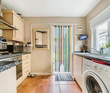 3 bedroom terraced house to rent - Photo 6