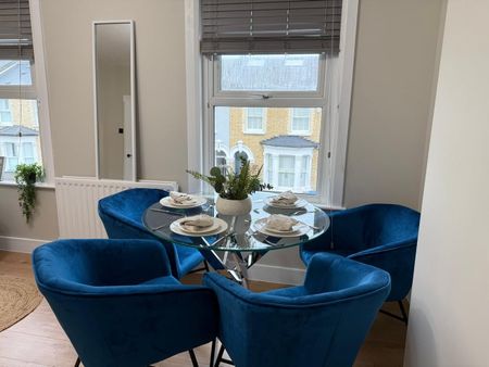 2 Bed Flat, Ulverscroft Road, SE22 - Photo 4