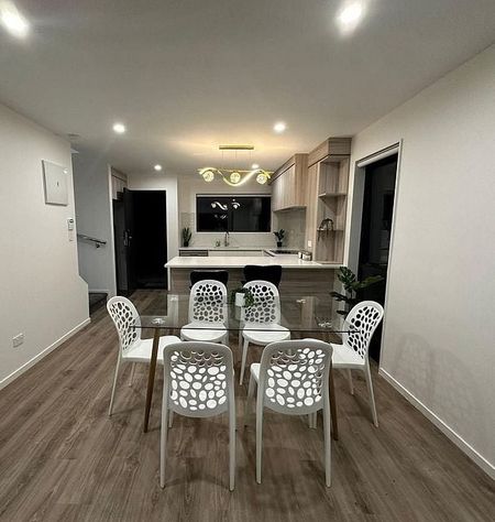 Newly built 2 bedroom townhouse - Photo 2