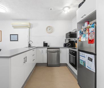 Fully Furnished Coastal Escape - 5-Minuite Walk to The Beach! - Photo 4