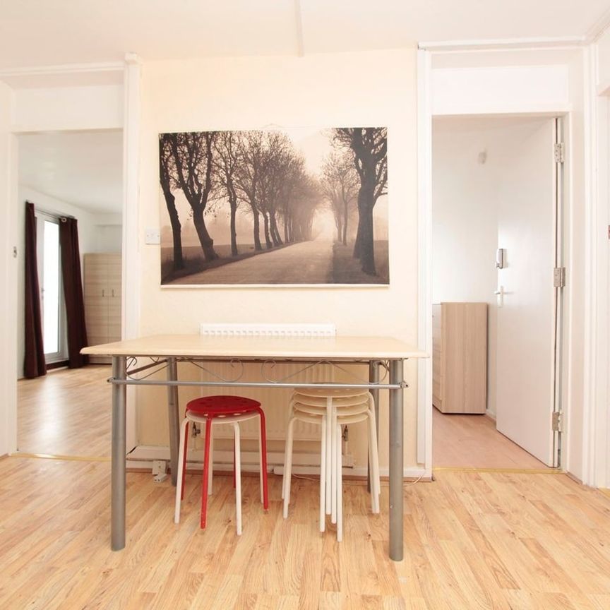 Room in a Shared Flat, Offenbach House, E2 - Photo 1