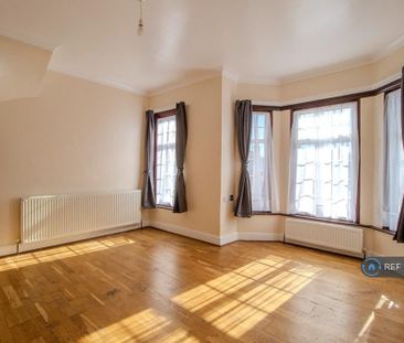 4 bedroom end of terrace house to rent - Photo 2