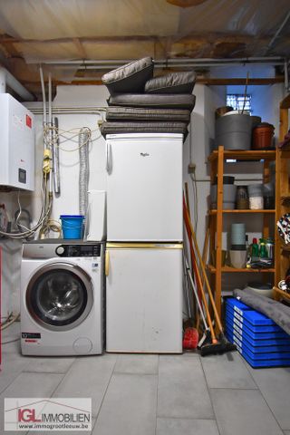 Ruime gezinswoning met 4 slaapkamers, tuin, terras en 2 staanplaatsen te huur - Foto 4