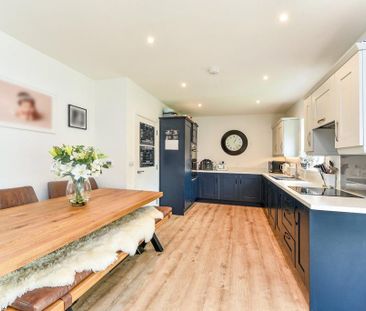 4 bedroom detached house to rent - Photo 4