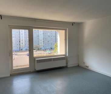 Großes Zimmer mit Balkon innerhalb einer 3er-WG // 3.OG links - Photo 6