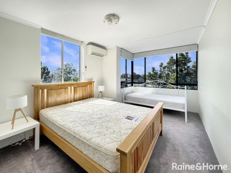 Stunning Furnished Apartment with River & City Views - Photo 5