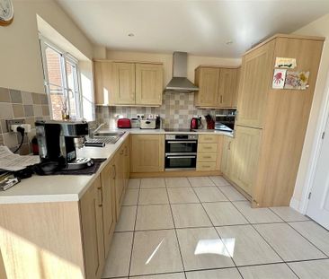 4 bedroom detached house to rent - Photo 6