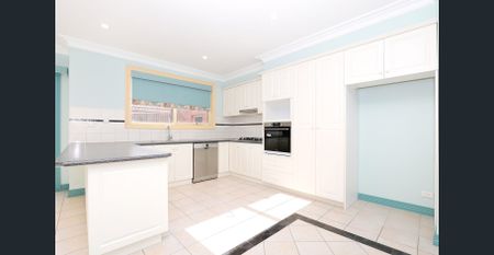 Conveniently located with loads of natural light - Photo 5