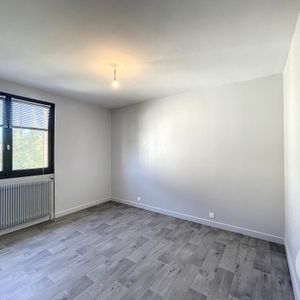 Location Appartement 3 pièces 65m² CLERMONT FERRAND 63100 - Photo 2