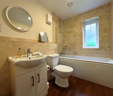 Sullivan Close, Farnborough, GU14 - Photo 3