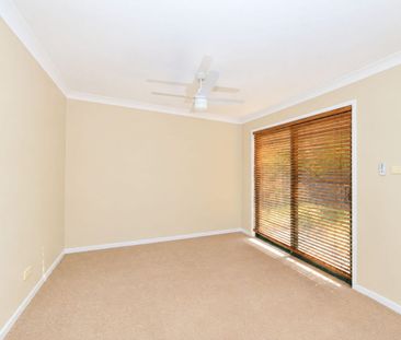 Charming 2-Bedroom Townhouse with Lock-Up Garage - Photo 3