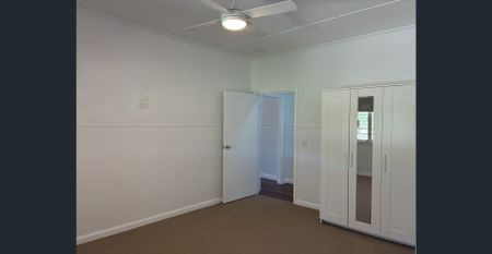 Wheel chair friendly 4 bedroom home - Photo 2