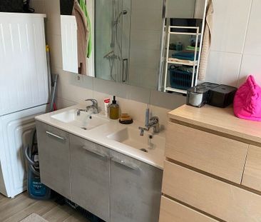 Recent gelijkvloers appartement met groot terras en 2 autostaanplaa... - Photo 6