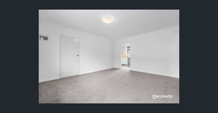 Cozy Family Living in the Heart of Oakleigh South - Photo 3