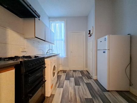 2 Grove Green Road, London E11 - Photo 4