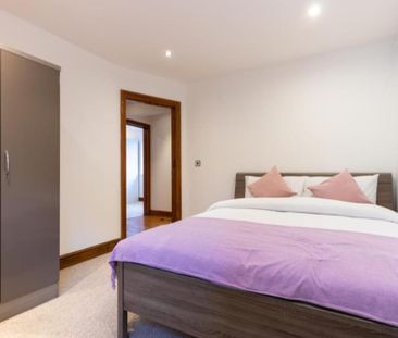 Room in a Shared House, Thursley Gardens, SW19 - Photo 4