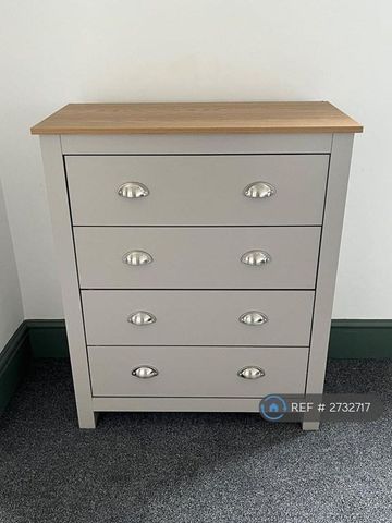 1 bedroom in a house share to rent - Photo 2