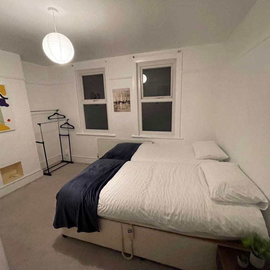 Newly Renovated Co-living Home | No deposit - Photo 2