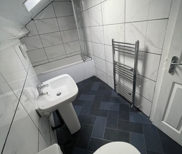 1 bed Apartment - To Let - Photo 5